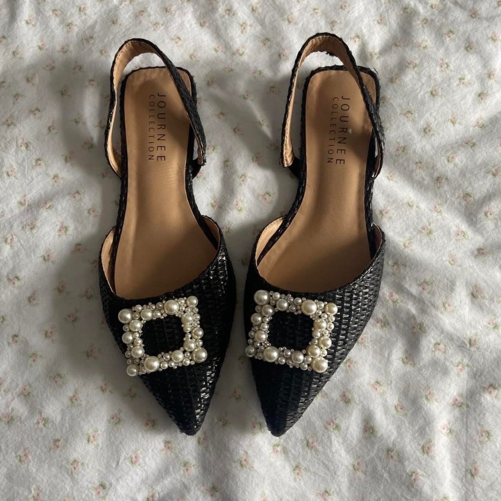 black woven flats w pearl buckle detail 🖤